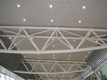 Dobner Metalldecken im Sofia-Flughafen in Bulgarien